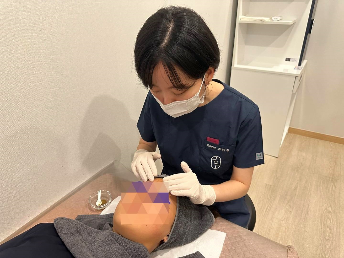 후한의원 부천점 의료진의 정밀한 시술 과정