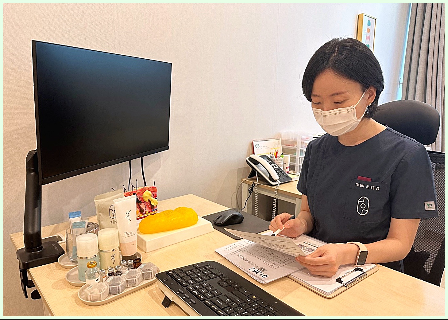 후한의원 부천점 조혜경 원장 진료 모습
